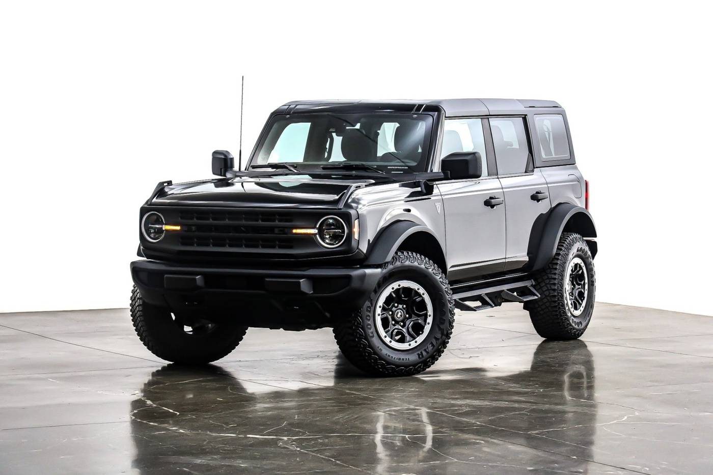 2023 Ford Bronco Base — SUV — 31,088 mi — Costa Mesa, CA