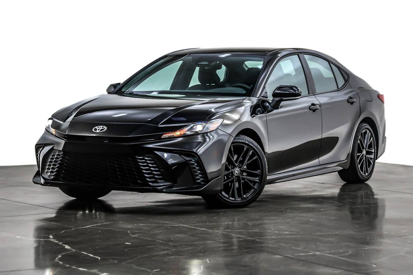 2025 Toyota Camry Hybrid SE — Sedan — 4,972 mi — Costa Mesa, CA