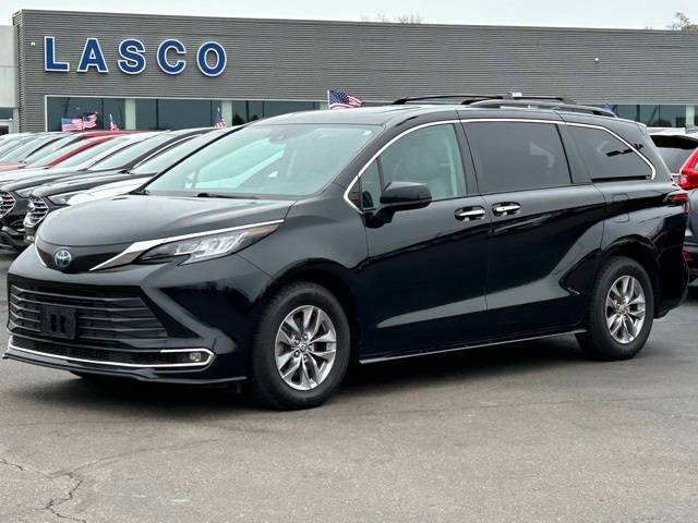2022 Toyota Sienna XLE — Minivan — 87,613 mi — Fenton, MI