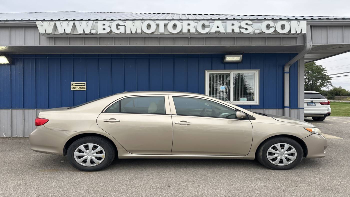 2010 Toyota Corolla LE — Sedan — 98,344 mi — Naperville, IL