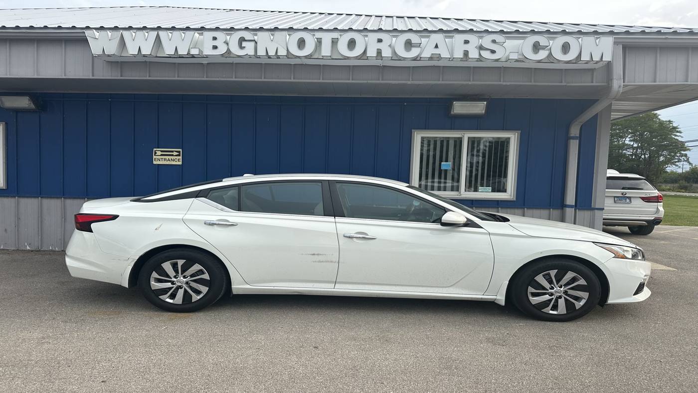 2019 Nissan Altima S — Sedan — 157,351 mi — Naperville, IL
