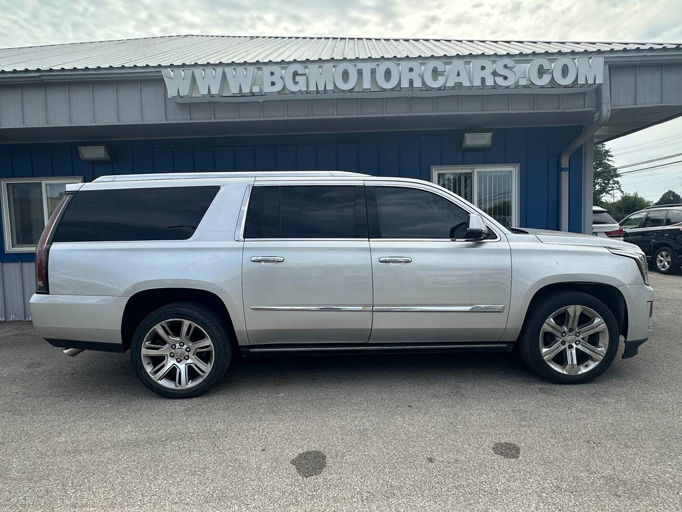 2015 Cadillac Escalade Premium — SUV — 143,890 mi — Naperville, IL