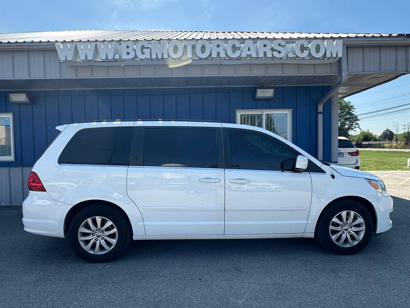 2014 Volkswagen Routan SE — Minivan — 88,000 mi — Naperville, IL