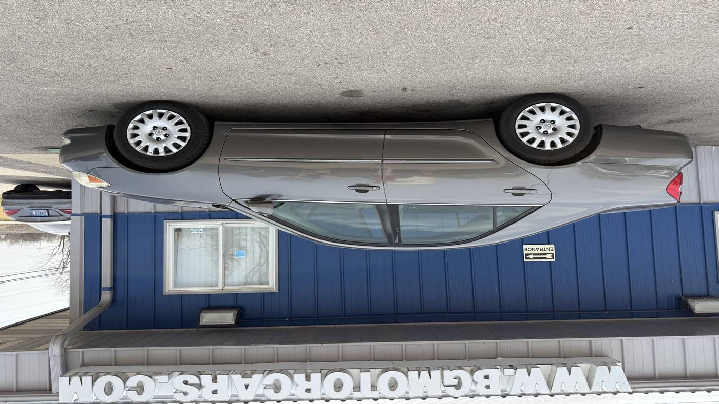 2004 Toyota Camry XLE — Sedan — 170,650 mi — Naperville, IL