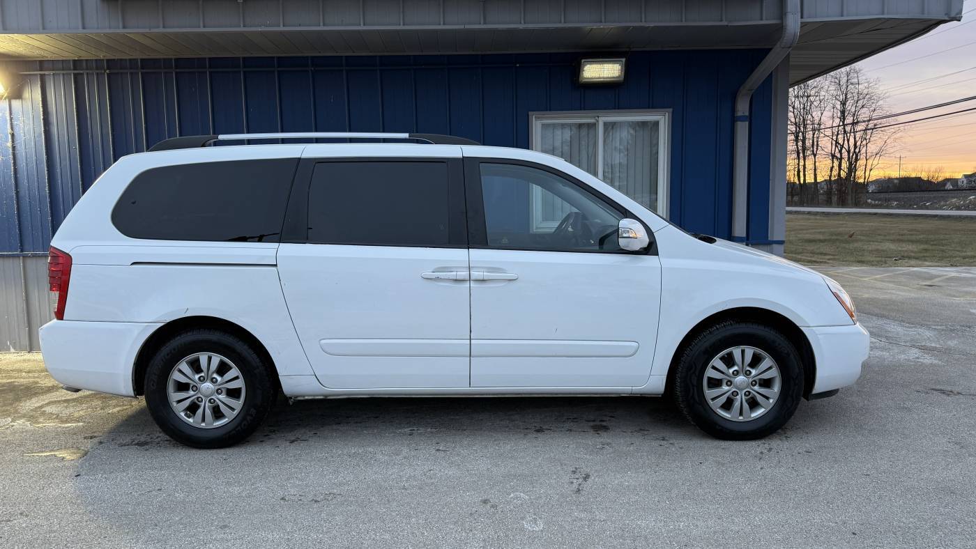 2012 Kia Sedona LX — Minivan — 104,159 mi — Naperville, IL