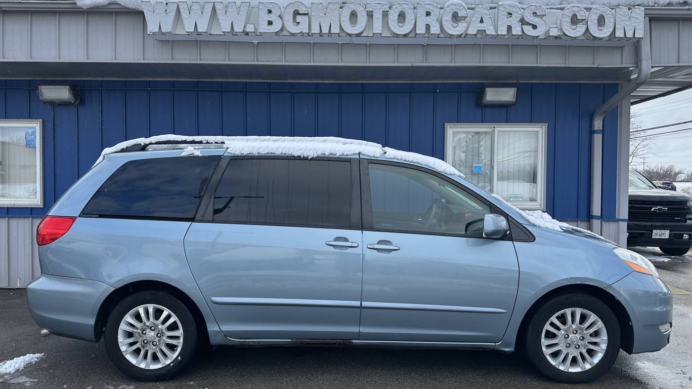 2008 Toyota Sienna XLE — Minivan — 189,970 mi — Naperville, IL