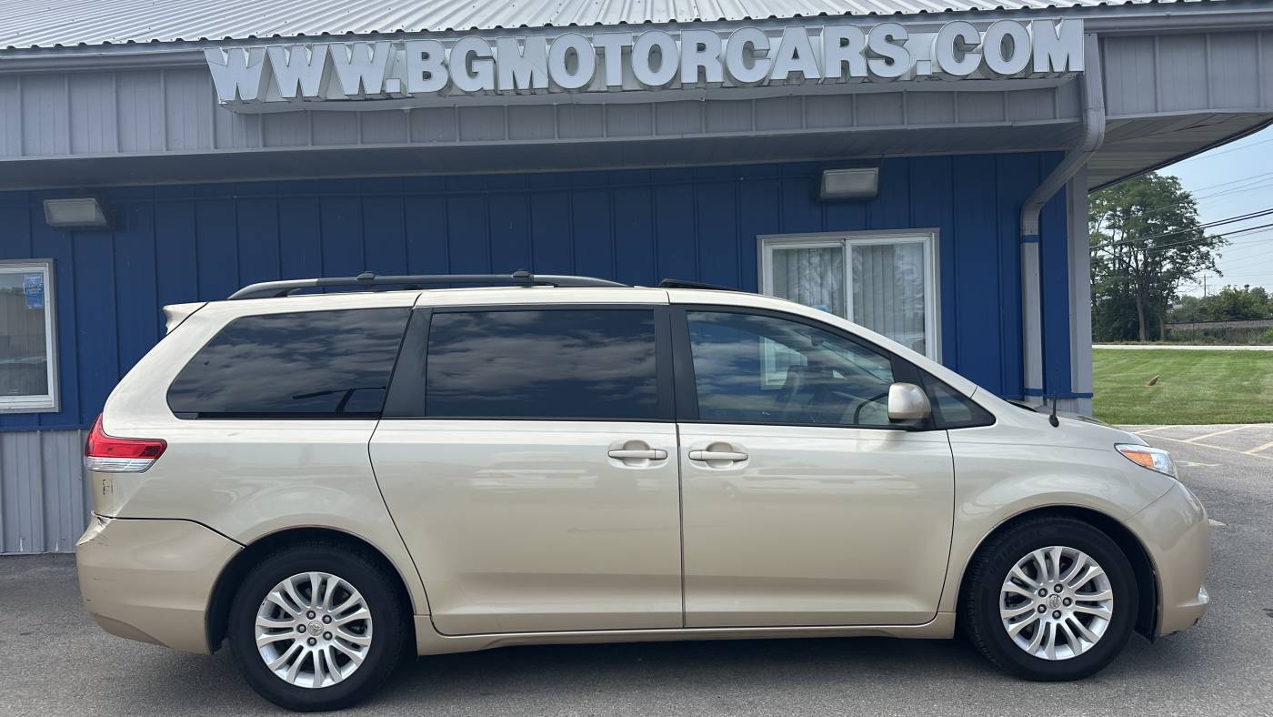 2014 Toyota Sienna XLE — Minivan — 227,307 mi — Naperville, IL