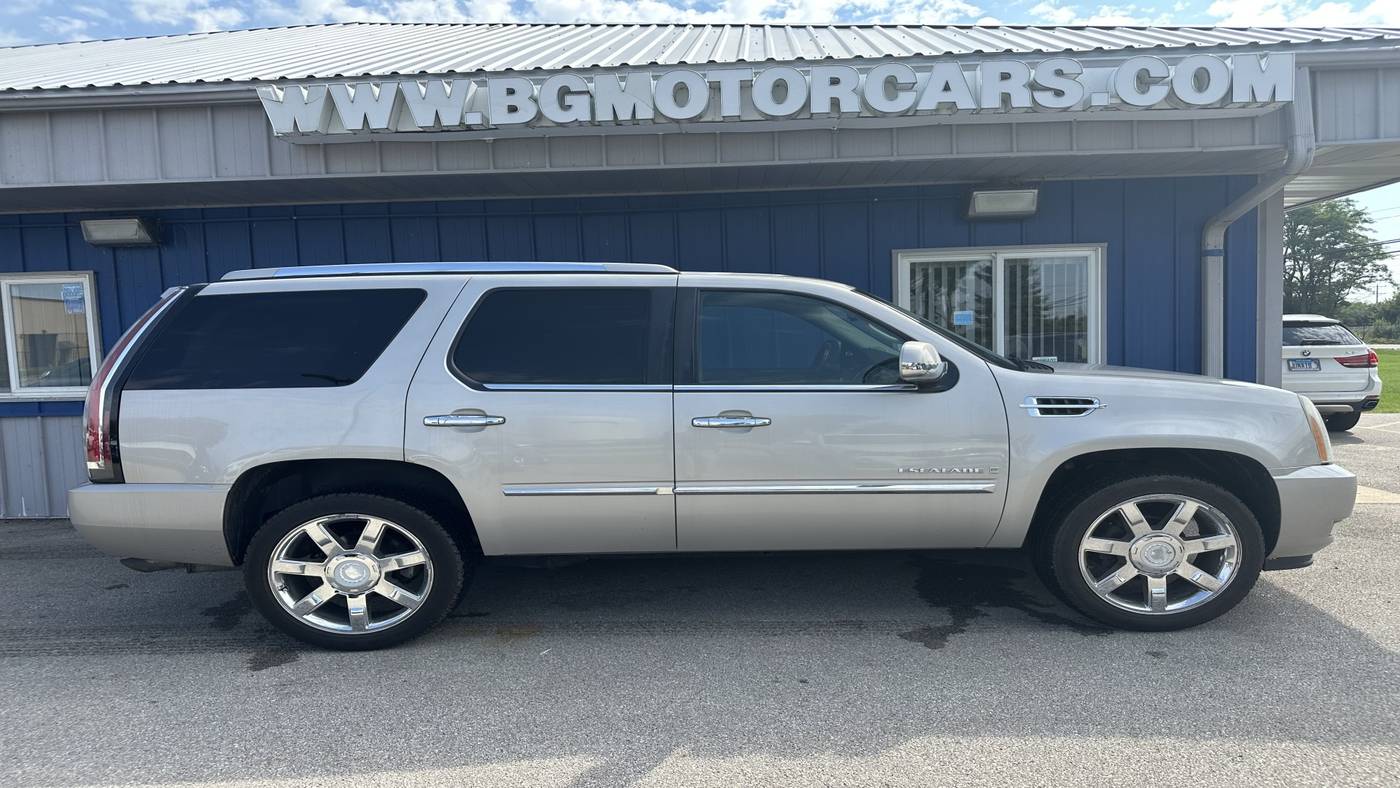 2009 Cadillac Escalade Standard — SUV — 209,210 mi — Naperville, IL
