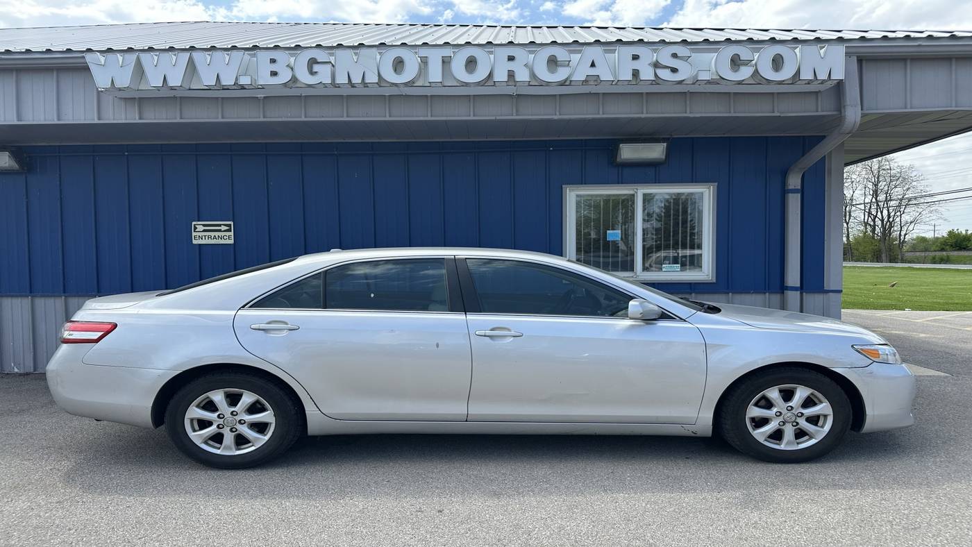 2011 Toyota Camry LE — Sedan — 204,173 mi — Naperville, IL