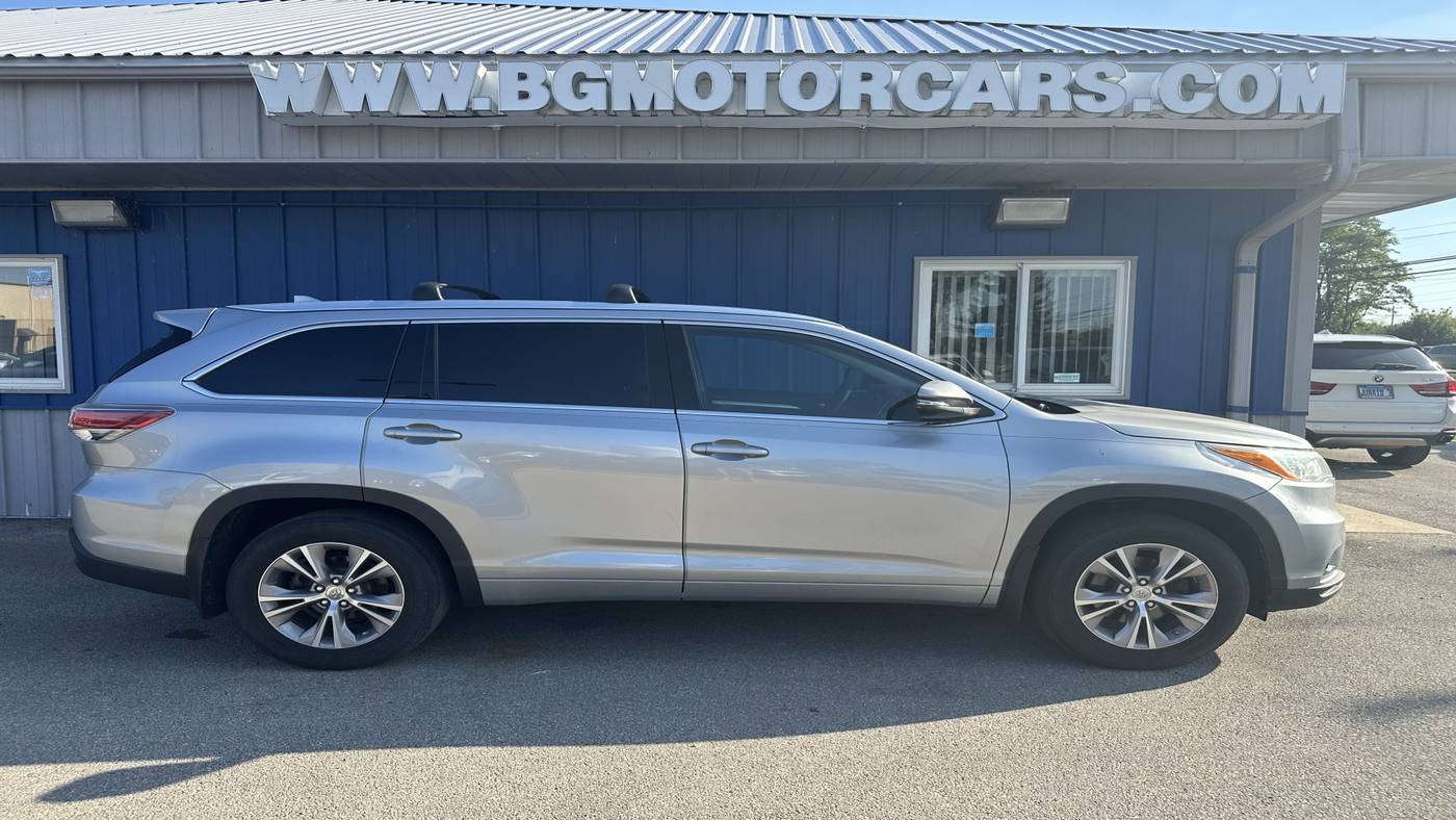 2015 Toyota Highlander XLE — SUV — 121,110 mi — Naperville, IL