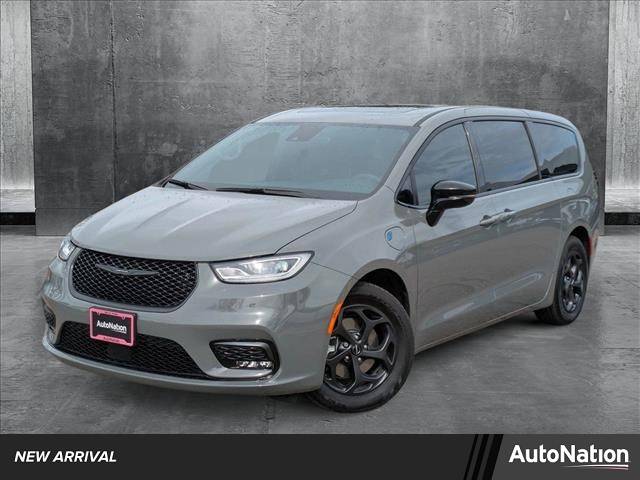 2023 Chrysler Pacifica Hybrid Limited — Minivan — 9,017 mi — Littleton, CO