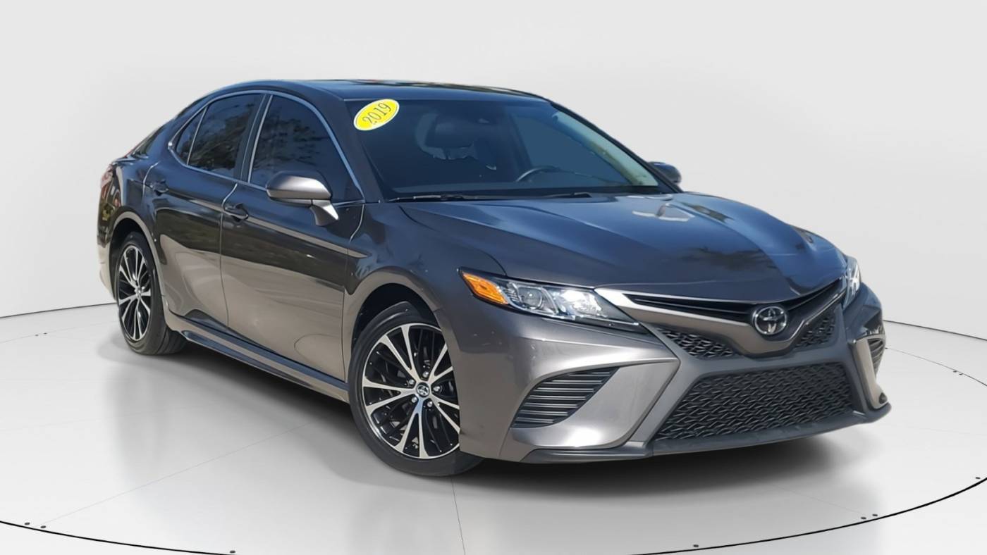 2019 Toyota Camry SE — Sedan — 22,841 mi — Miami, FL