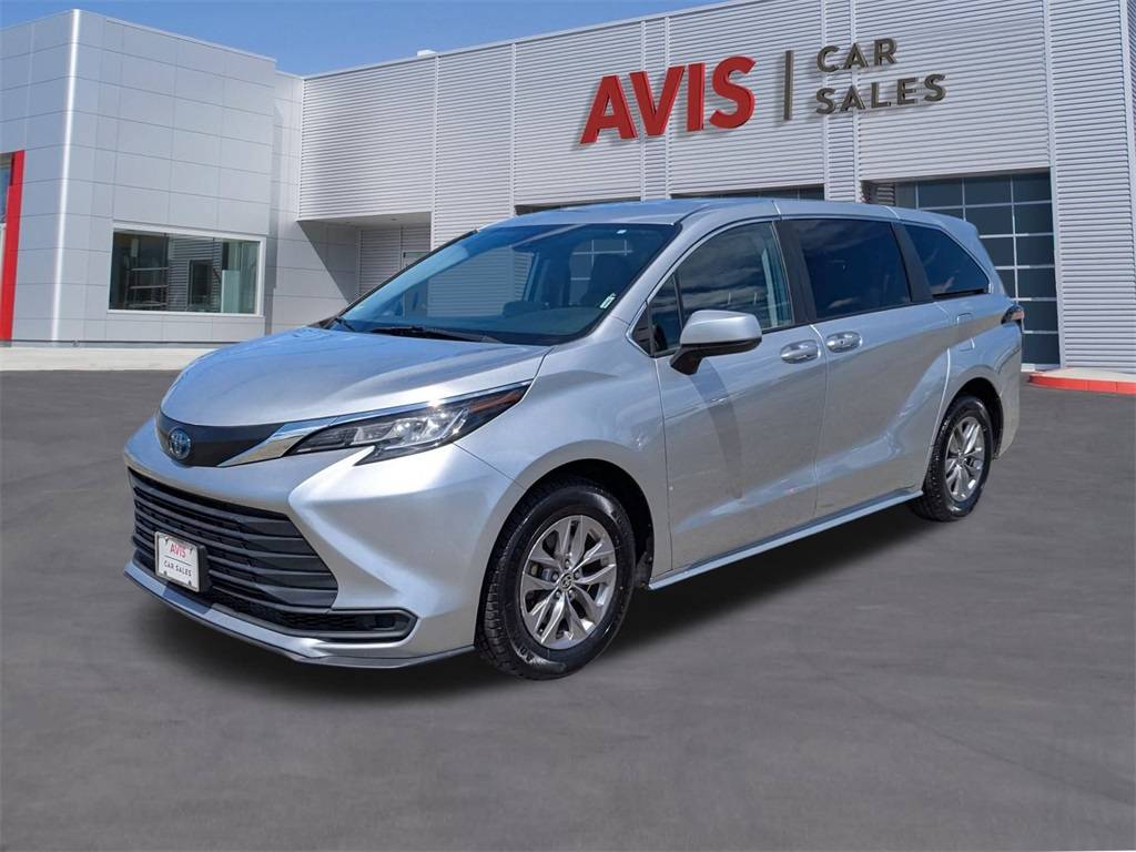 2022 Toyota Sienna LE — Minivan — 56,086 mi — Boston, MA