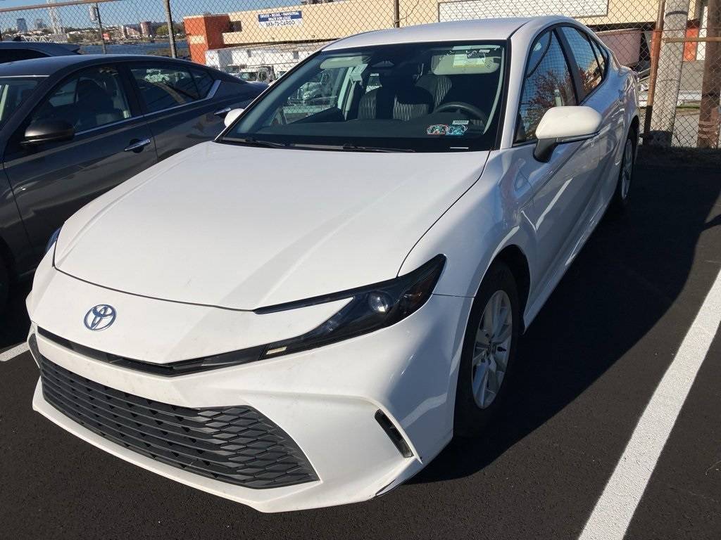 2025 Toyota Camry Hybrid SE — Sedan — 20,862 mi — Boston, MA