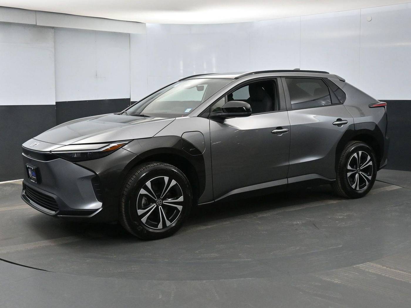 2024 Toyota bZ4X XLE — SUV — 5,718 mi — Woodside, NY
