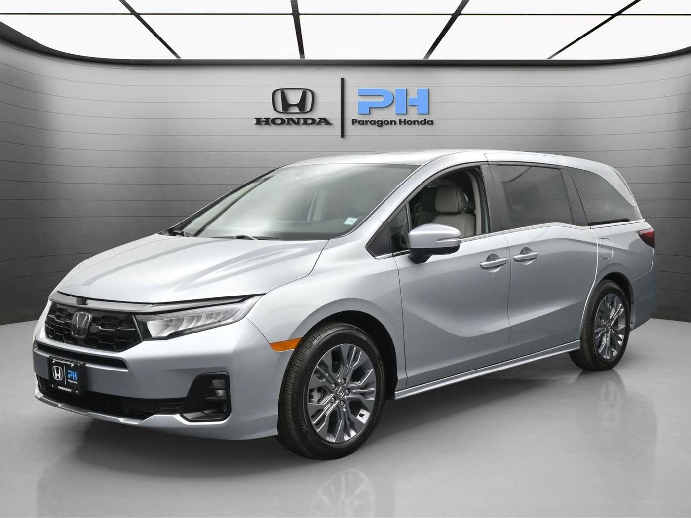 2025 Honda Odyssey Touring — Minivan — 714 mi — Woodside, NY
