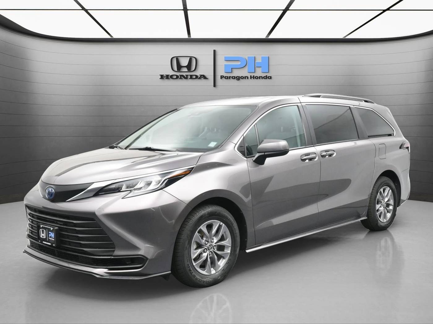 2022 Toyota Sienna LE — Minivan — 38,261 mi — Woodside, NY