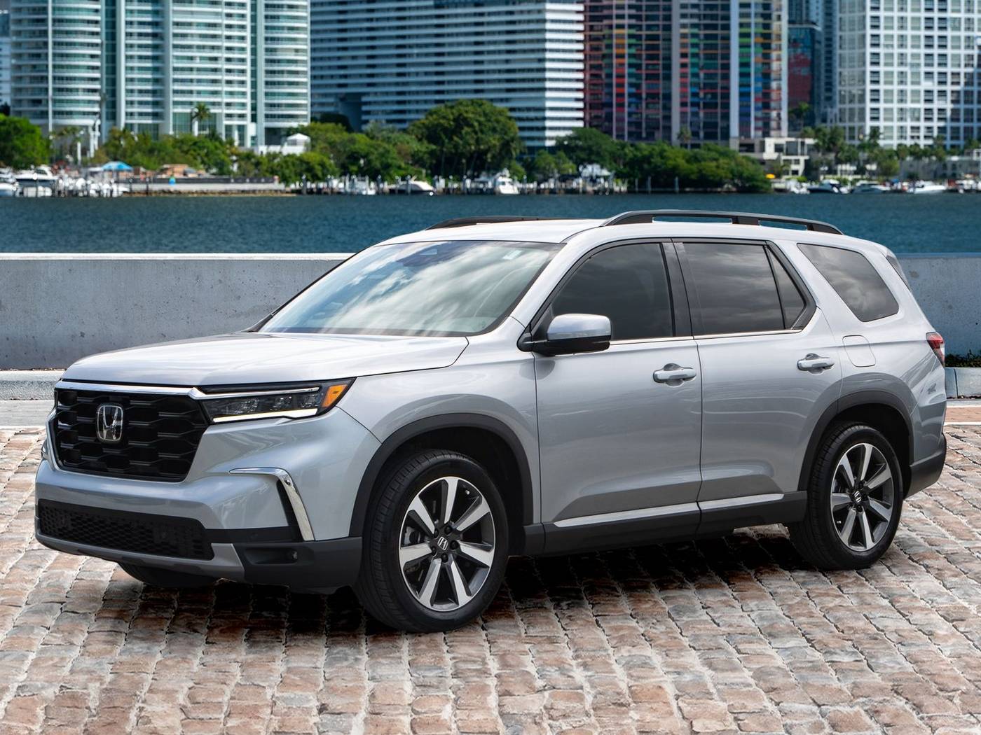 2025 Honda Pilot Touring — SUV — 13,511 mi — Miami, FL