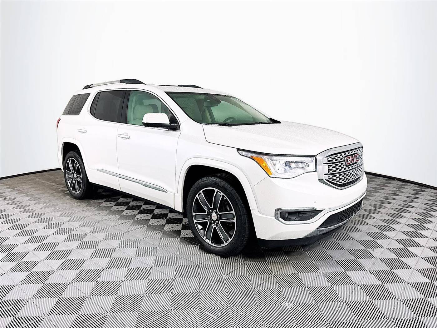 2019 GMC Acadia Denali — SUV — 57,198 mi — St. Petersburg, FL