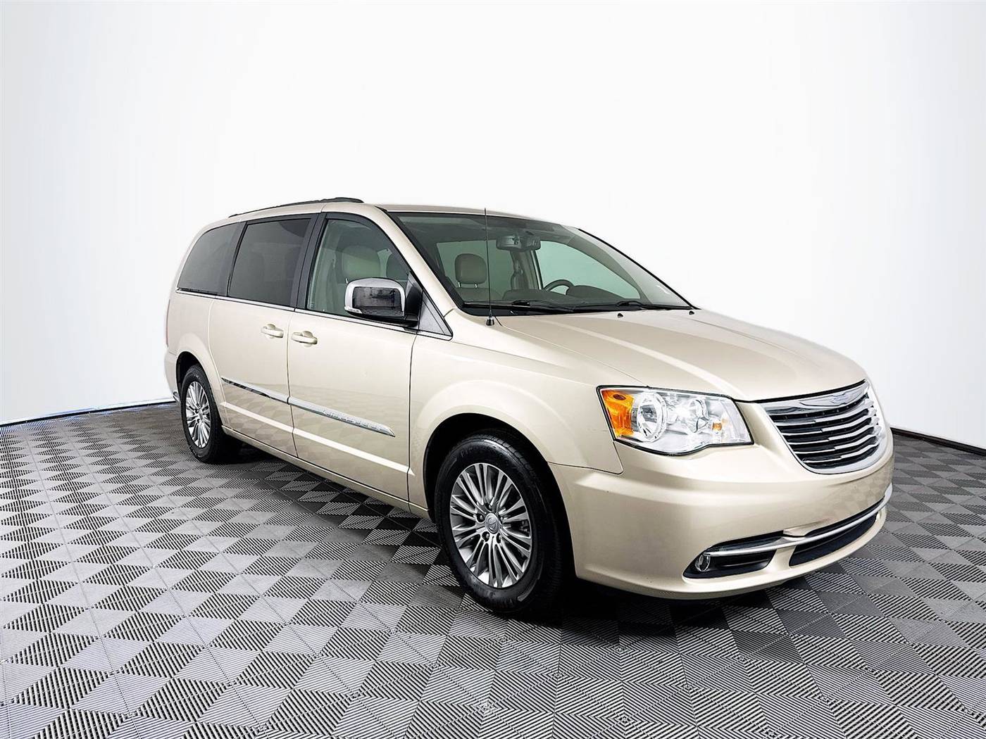 2015 Chrysler Town & Country Touring-L — Minivan — 69,113 mi — St. Petersburg, FL