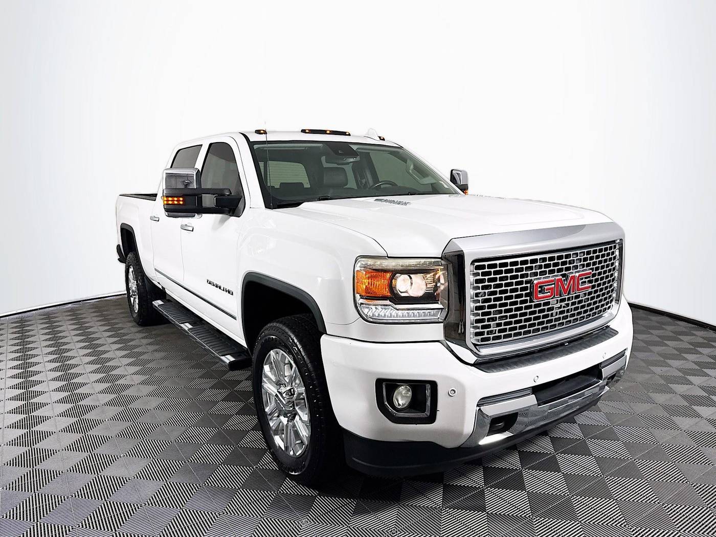 2015 GMC Sierra 2500HD Denali — Pickup Truck — 112,996 mi — St. Petersburg, FL
