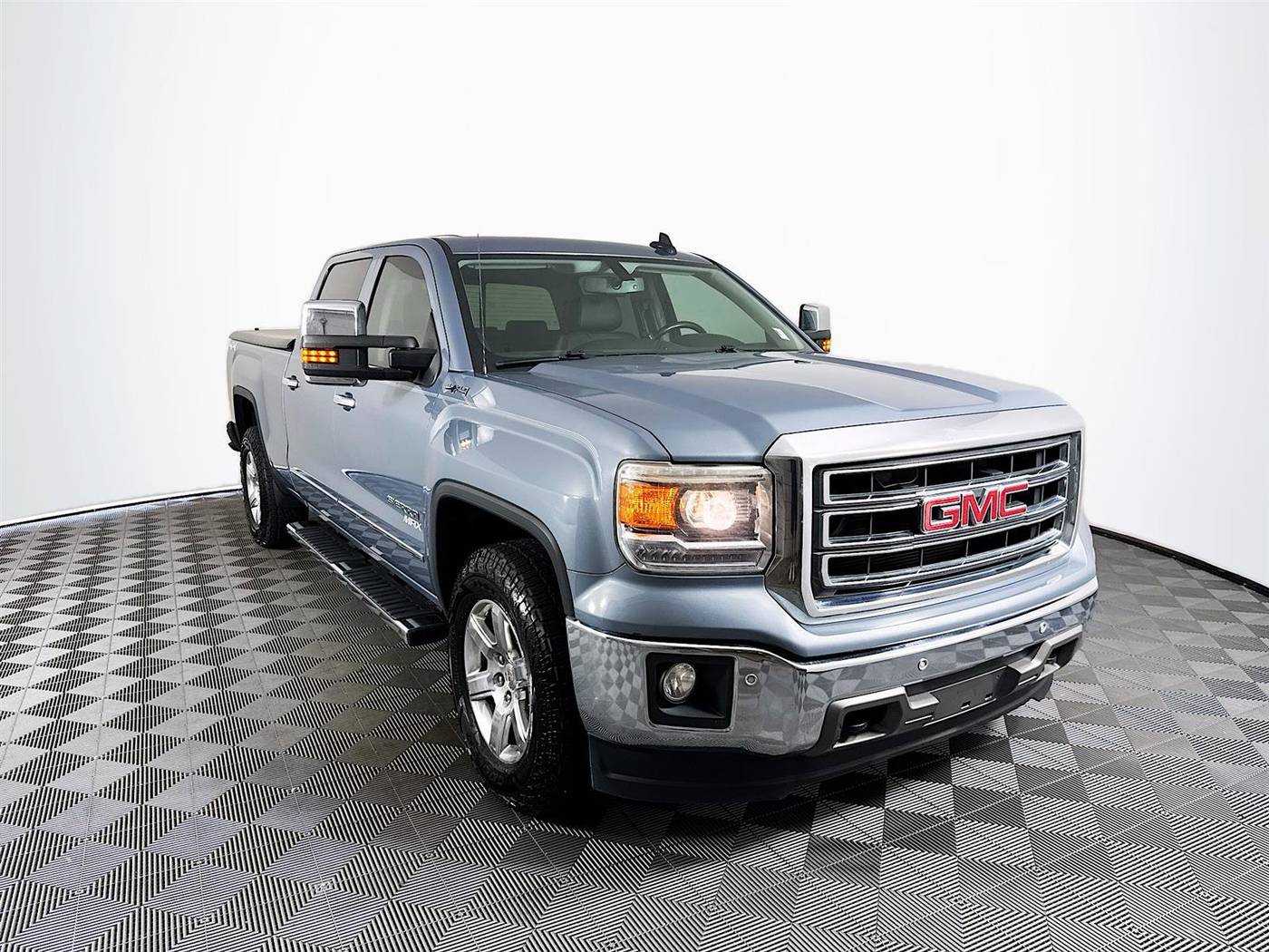 2015 GMC Sierra 1500 SLT — Pickup Truck — 132,525 mi — St. Petersburg, FL