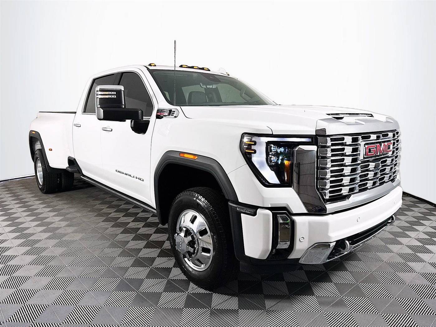 2024 GMC Sierra 3500HD Denali — Pickup Truck — 23,267 mi — St. Petersburg, FL