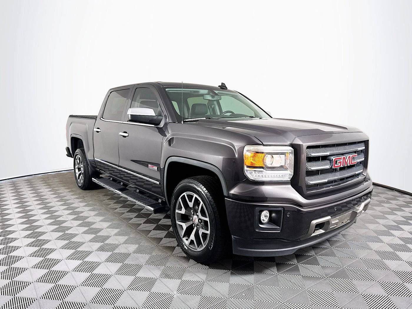 2015 GMC Sierra 1500 SLT — Pickup Truck — 86,368 mi — St. Petersburg, FL