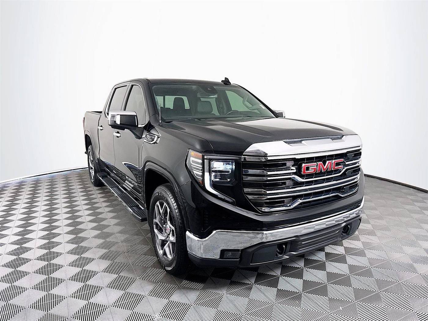 2022 GMC Sierra 1500 SLT — Pickup Truck — 35,671 mi — St. Petersburg, FL