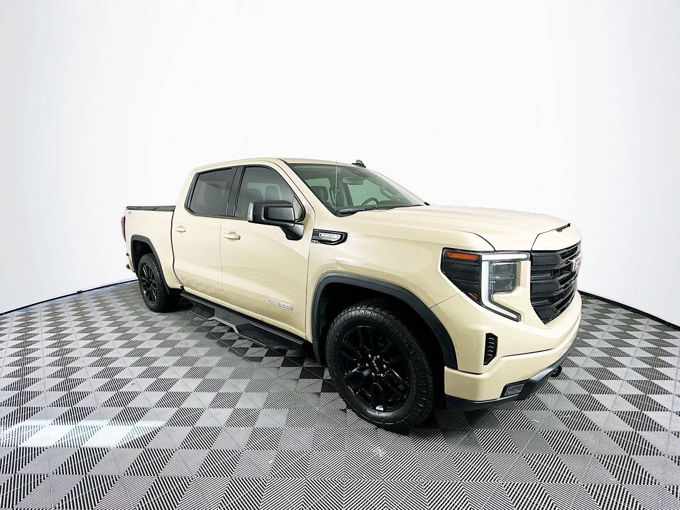 2023 GMC Sierra 1500 Elevation — Pickup Truck — 83,581 mi — St. Petersburg, FL
