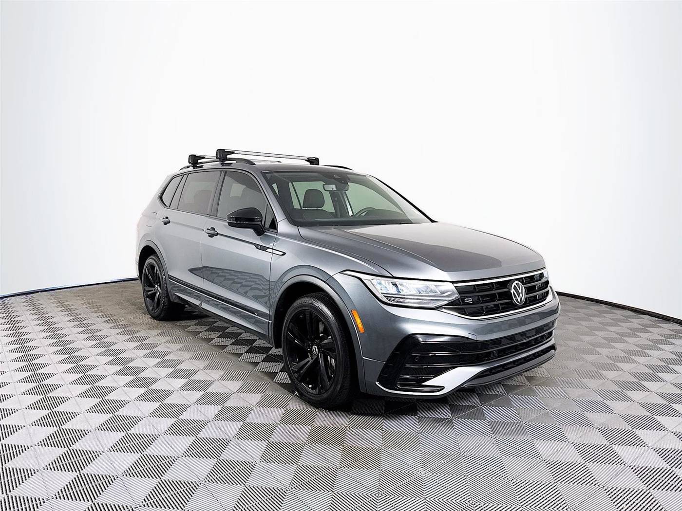2023 Volkswagen Tiguan SE R-Line Black — SUV — 61,685 mi — St. Petersburg, FL