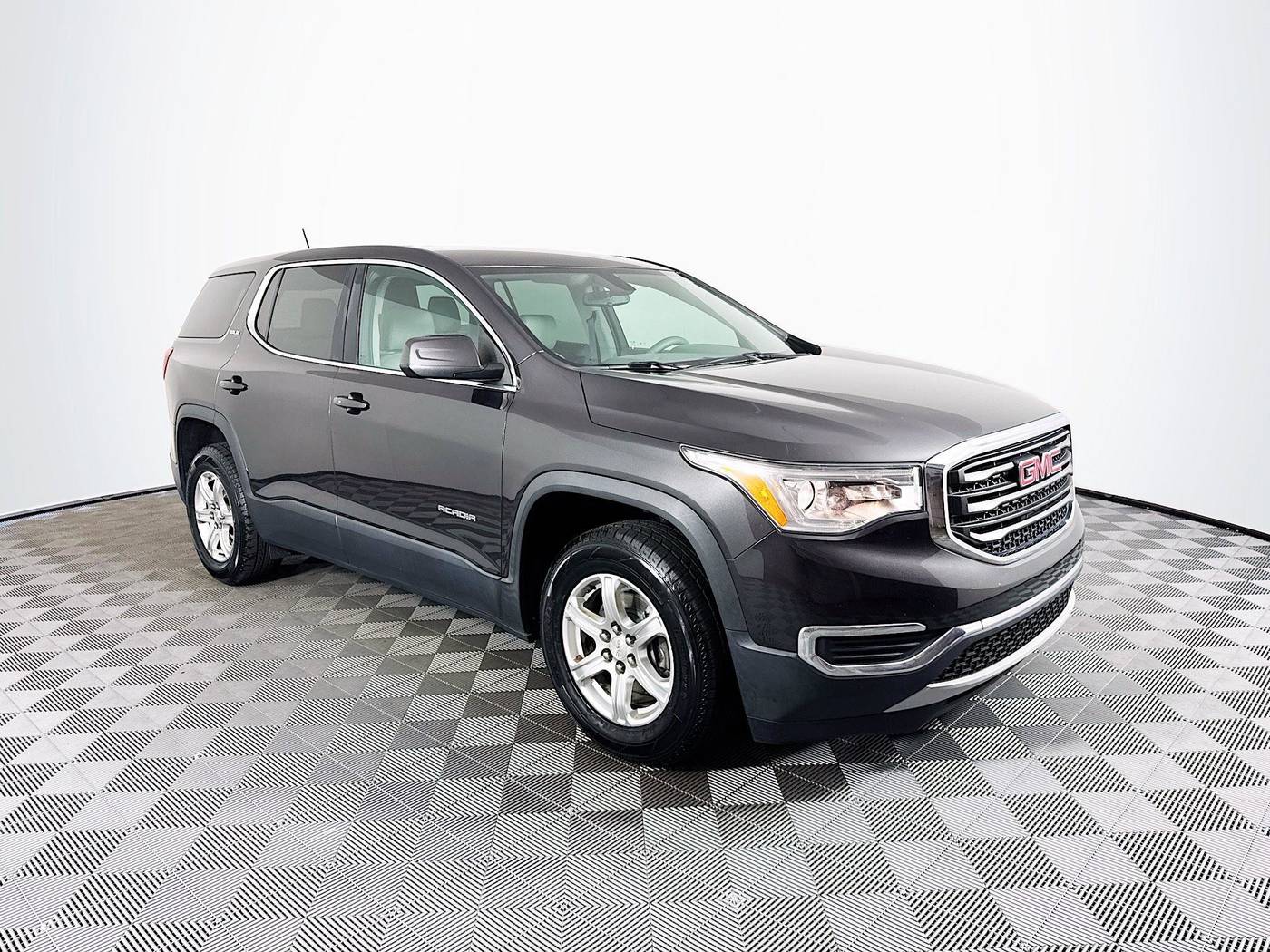 2017 GMC Acadia SLE — SUV — 82,422 mi — St. Petersburg, FL