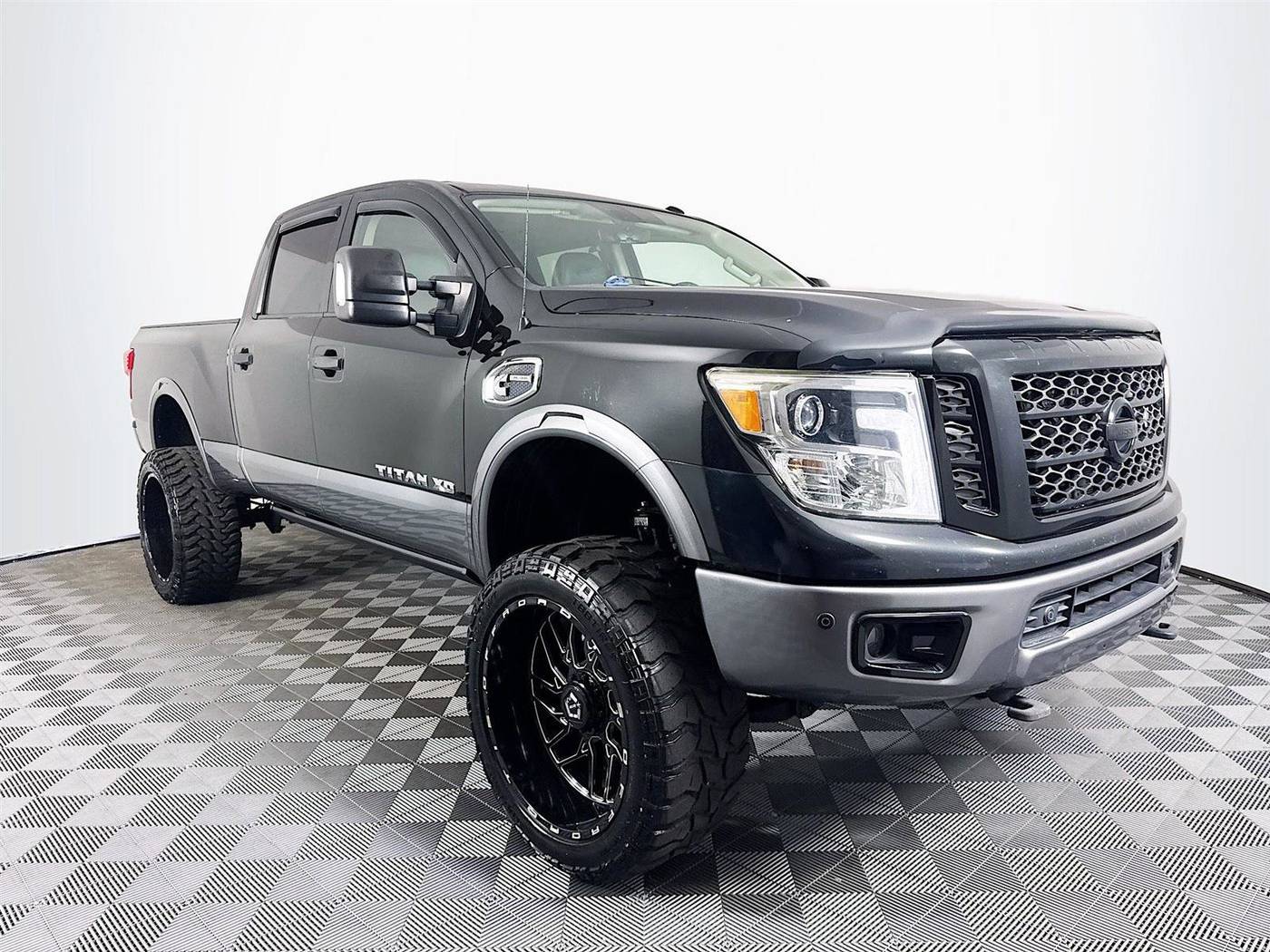 2016 Nissan Titan XD PRO-4X — Pickup Truck — 87,624 mi — St. Petersburg, FL