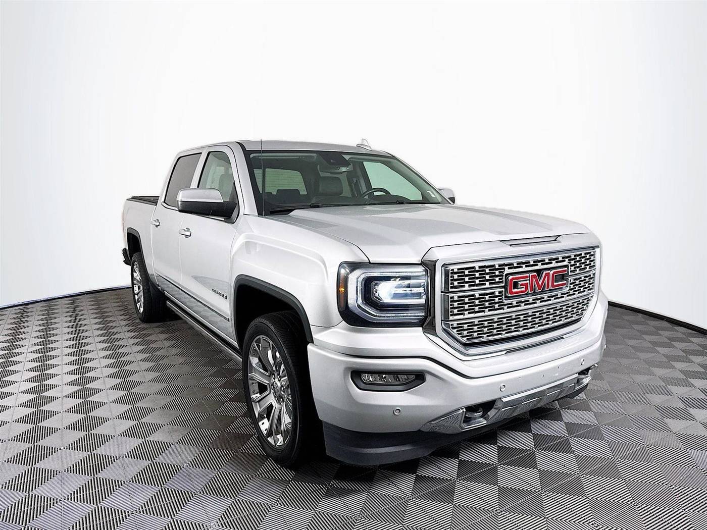 2018 GMC Sierra 1500 Denali — Pickup Truck — 100,536 mi — St. Petersburg, FL