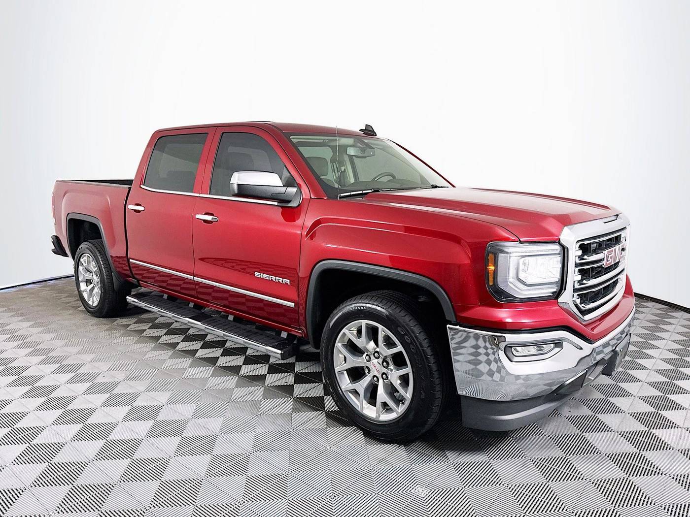 2018 GMC Sierra 1500 SLT — Pickup Truck — 133,915 mi — St. Petersburg, FL