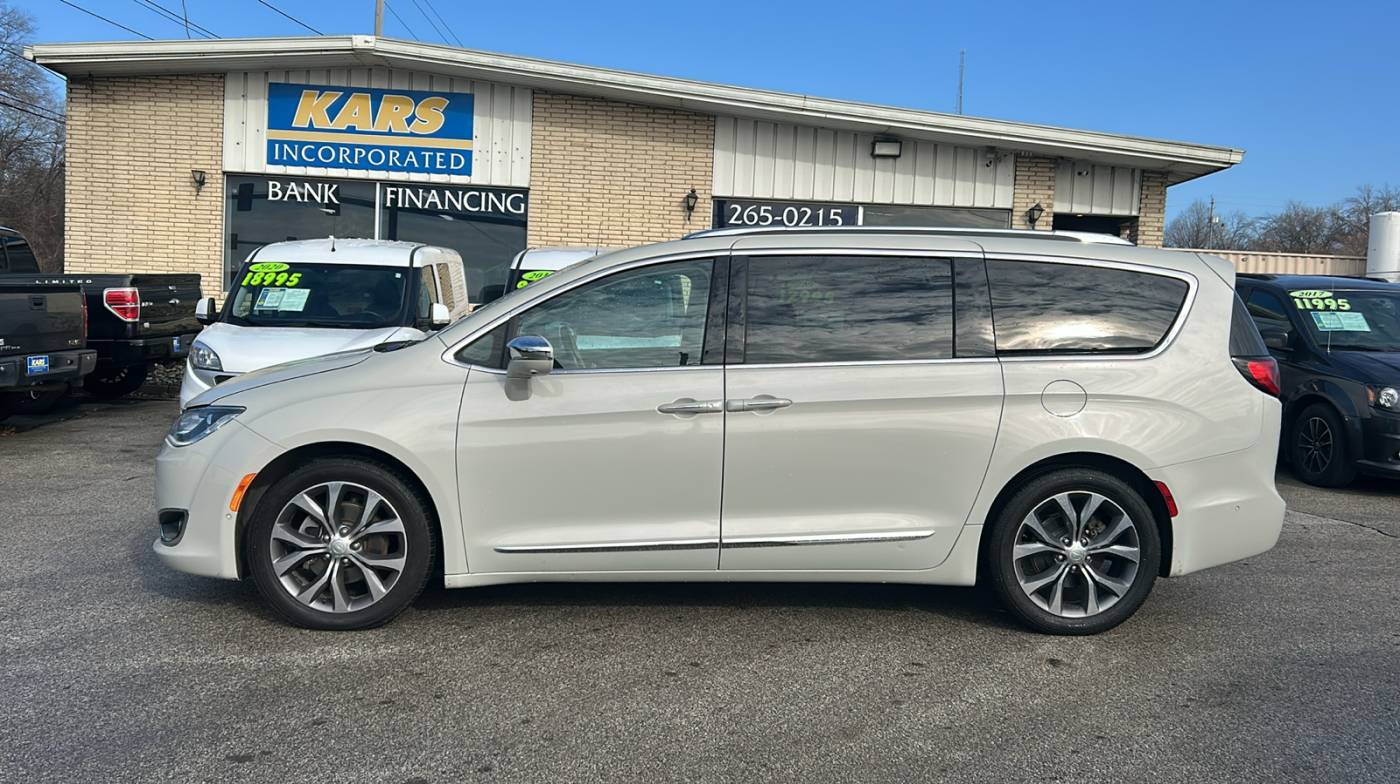 2017 Chrysler Pacifica Limited — Minivan — 145,532 mi — Des Moines, IA