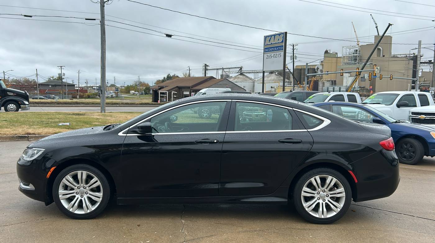 2015 Chrysler 200 Limited — Sedan — 79,437 mi — Des Moines, IA
