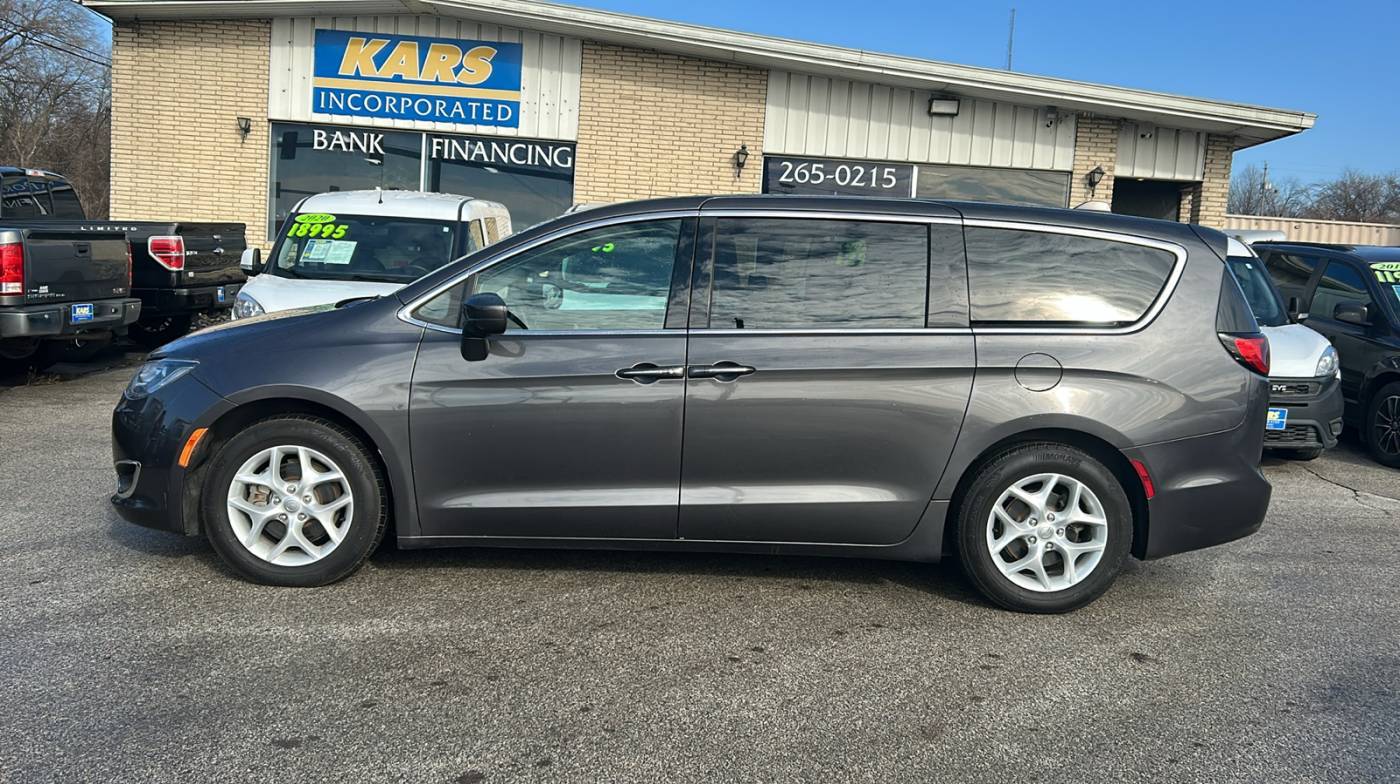2018 Chrysler Pacifica Touring Plus — Minivan — 70,742 mi — Des Moines, IA