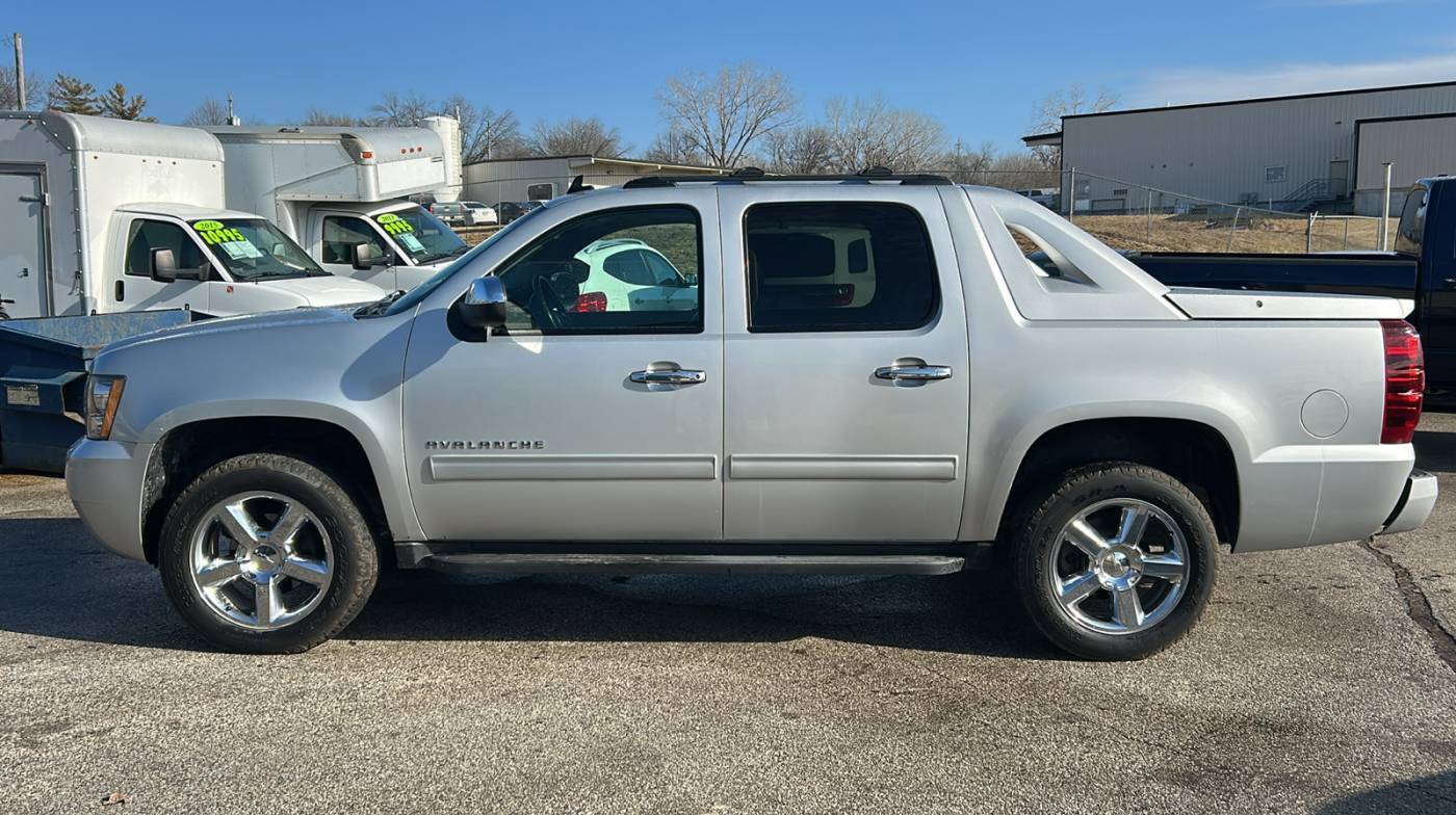 2012 Chevrolet Avalanche LT — Pickup Truck — 176,850 mi — Des Moines, IA