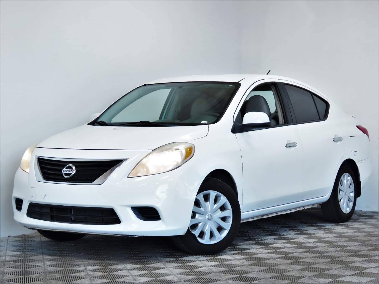 2014 Nissan Versa 1.6 SV — Sedan — 101,752 mi — Scottsdale, AZ