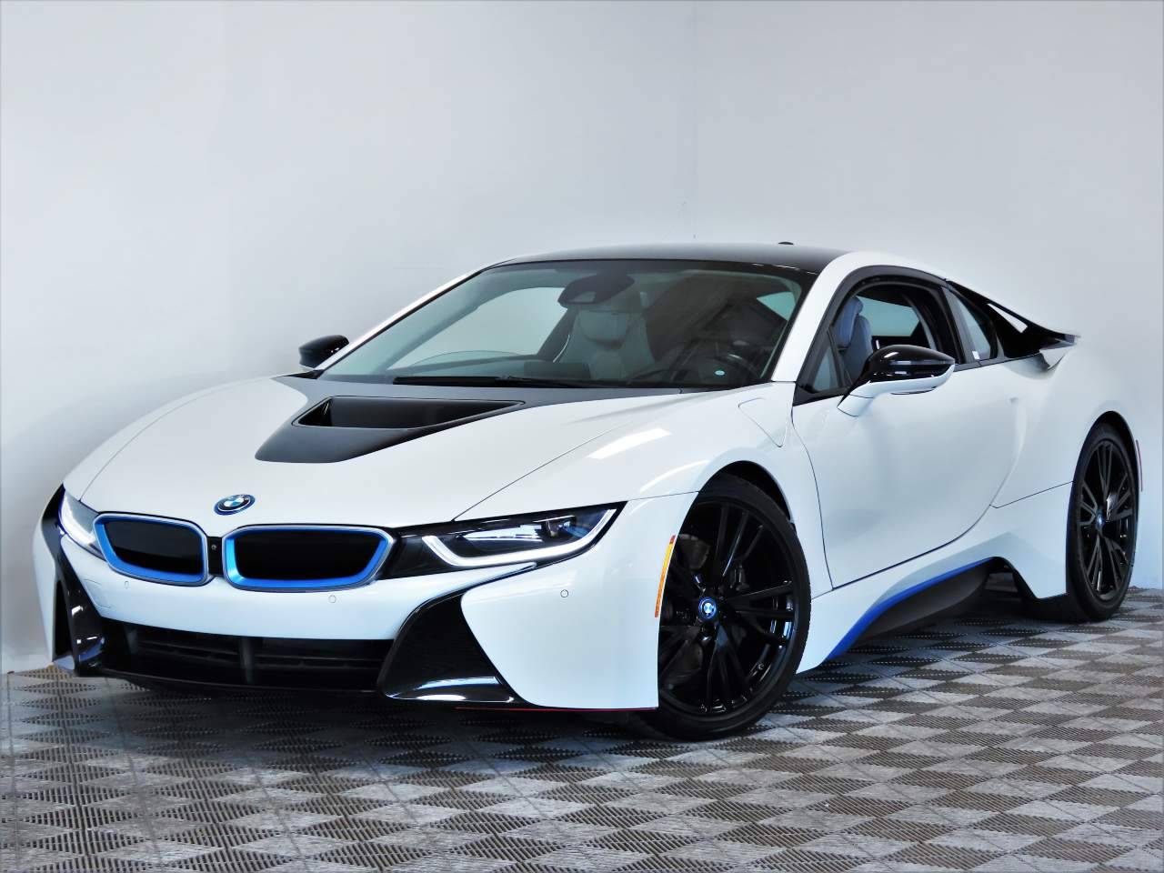 2016 BMW i8 Coupe — Coupe — 23,738 mi — Scottsdale, AZ