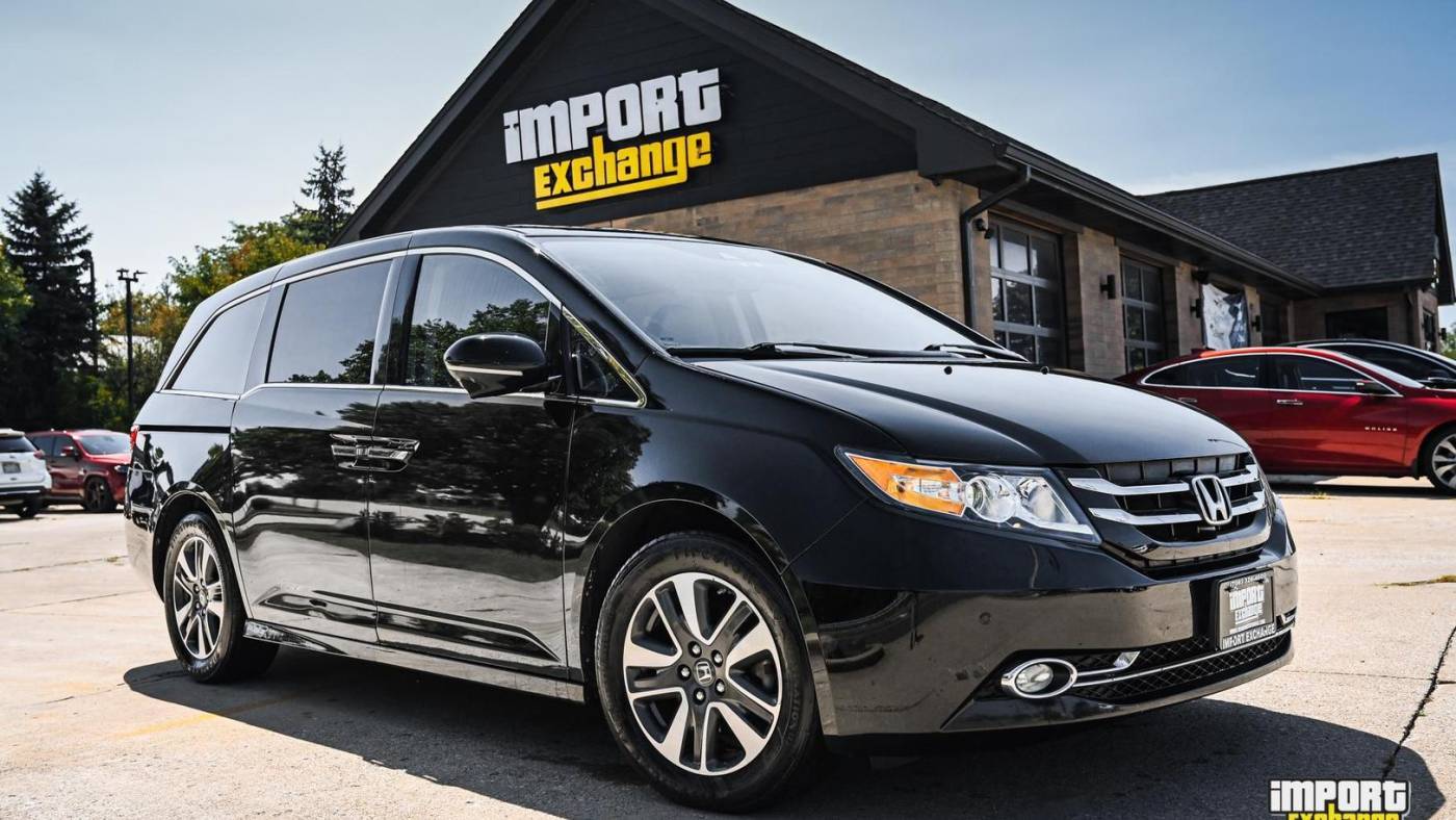 2016 Honda Odyssey Touring — Minivan — 118,336 mi — Mokena, IL
