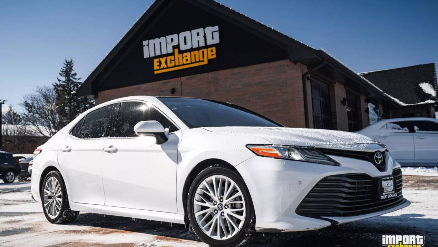 2018 Toyota Camry XLE V6 — Sedan — 96,728 mi — Mokena, IL