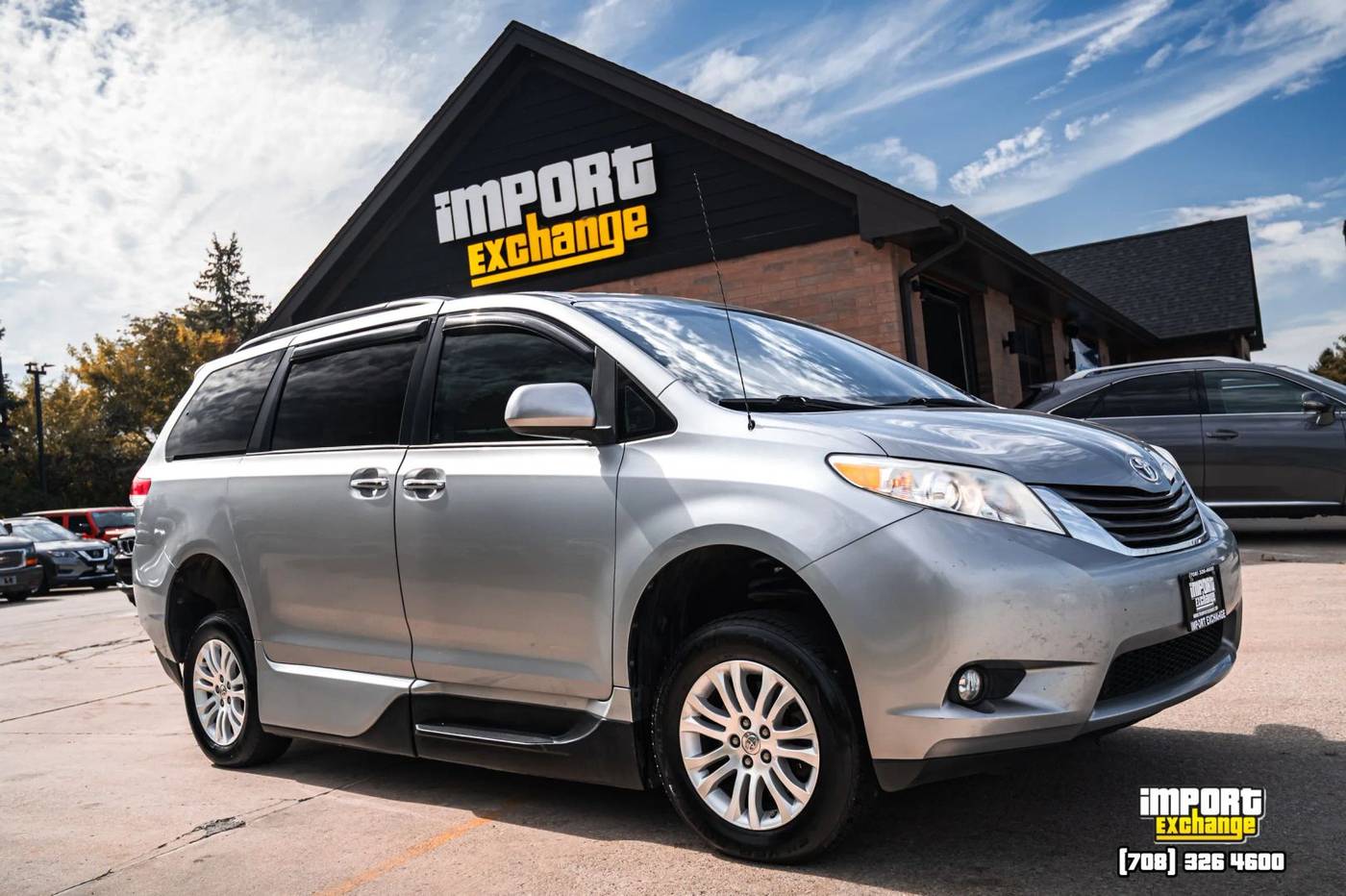 2014 Toyota Sienna XLE — Minivan — 144,836 mi — Mokena, IL