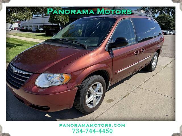 2007 Chrysler Town & Country Touring — Minivan — 200,044 mi — Livonia, MI