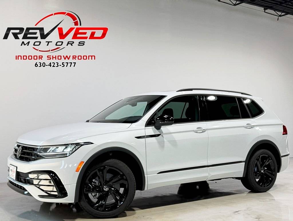 2024 Volkswagen Tiguan SE R-Line Black — SUV — 3,100 mi — Addison, IL