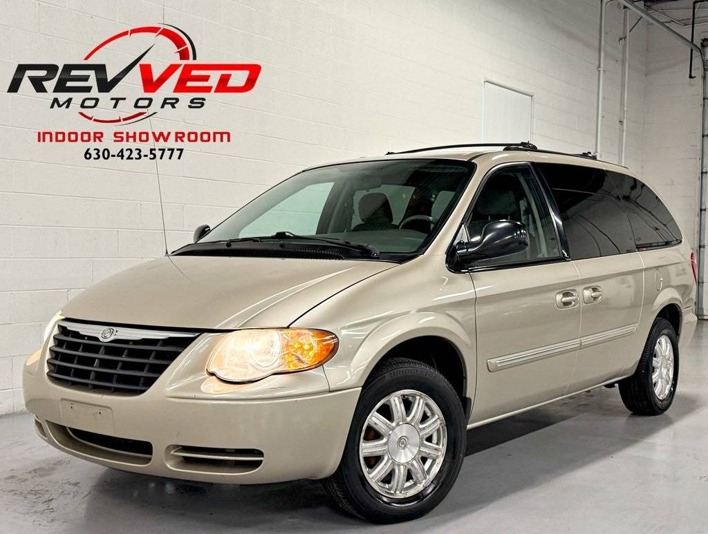 2005 Chrysler Town & Country Touring — Minivan — 86,196 mi — Addison, IL