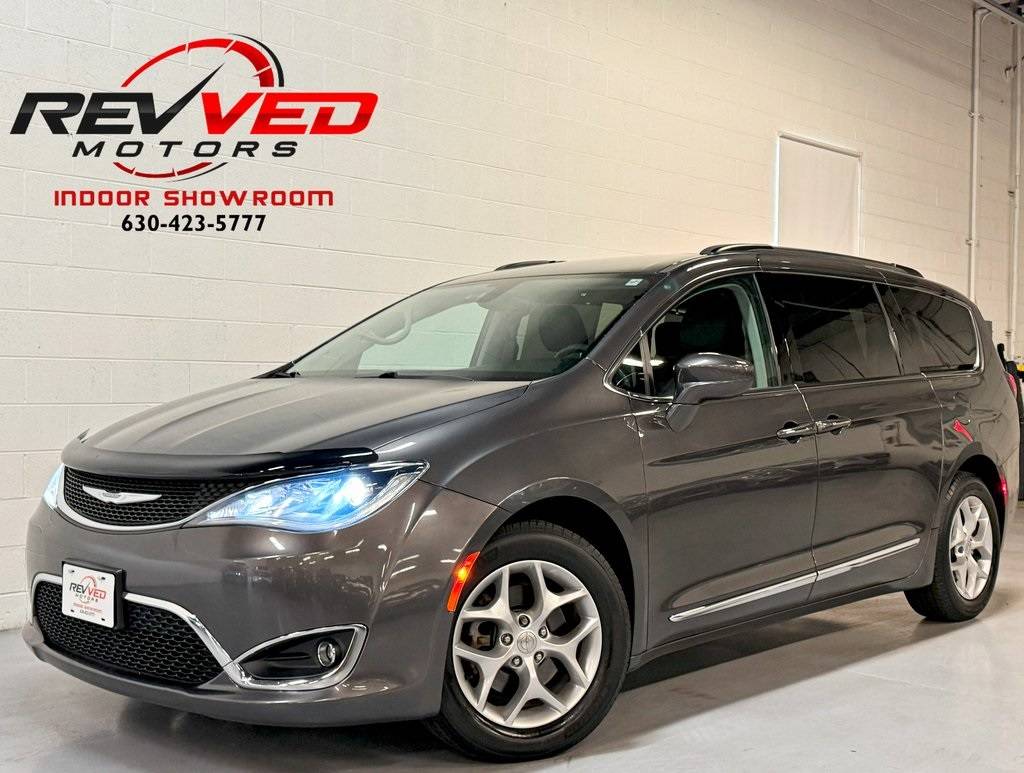 2017 Chrysler Pacifica Touring L — Minivan — 143,607 mi — Addison, IL