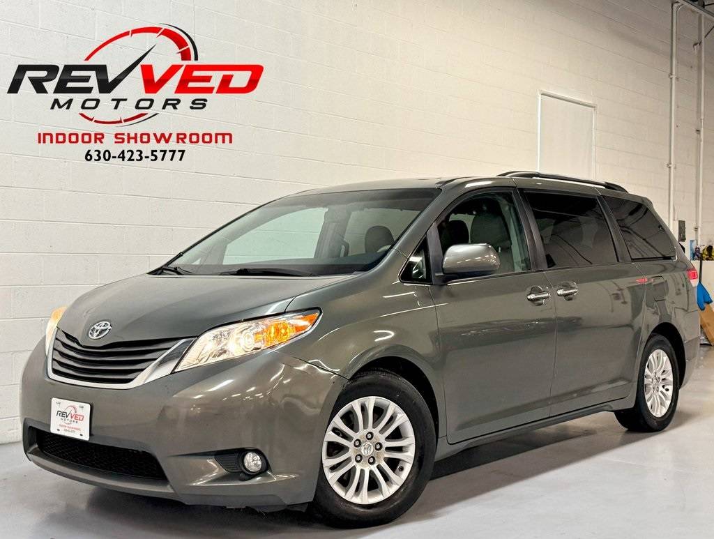 2011 Toyota Sienna Base — Minivan — 186,413 mi — Addison, IL