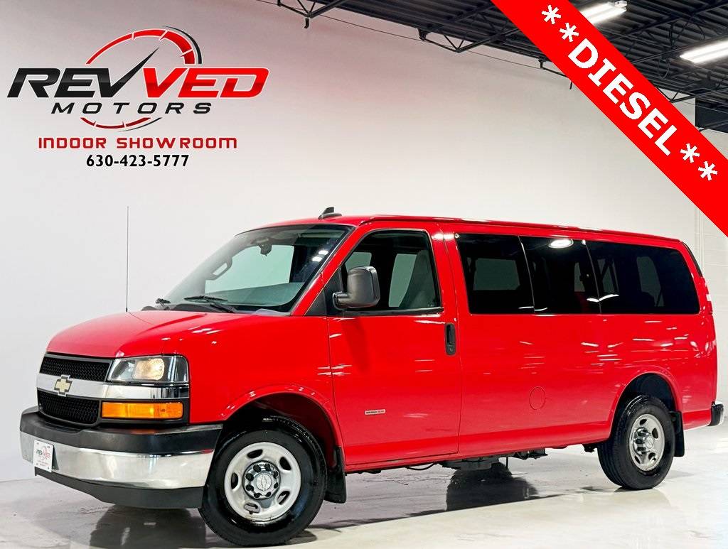 2017 Chevrolet Express Passenger LT — Passenger Van — 113,229 mi — Addison, IL